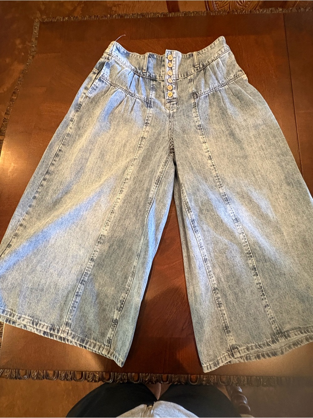 eesome Light Wash High-Rise Wide-Leg Jeans